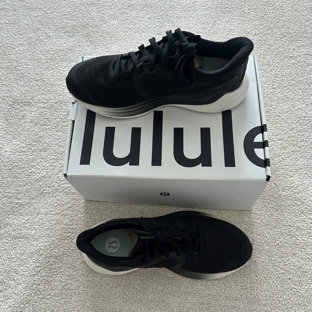 lululemon Women's Blissfeel Run 2 size 9 in Black